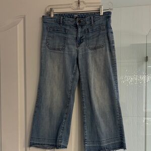 GAP Women's Light Blue Cropped Jeans